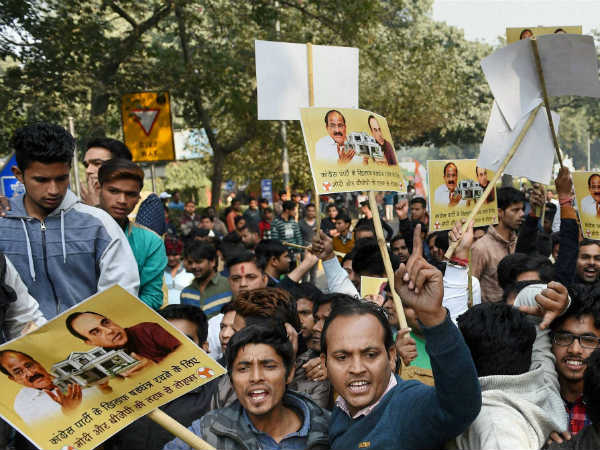 Congress protest over Swamy's new accommodation