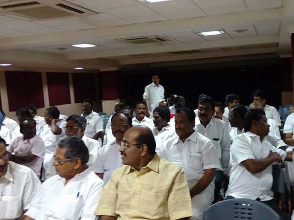 ஜல்லிக்கட்டு தடையை நீக்குக