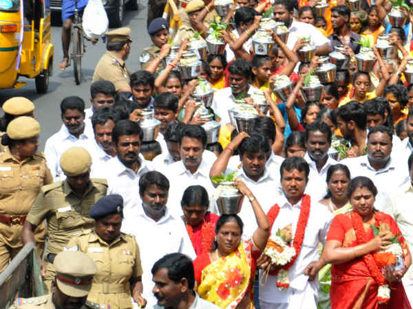 பிறந்தநாள் விழா பால்குடம்