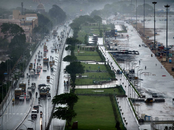 கடலையும் புரட்டிப் போட்ட பெரு வெள்ளம்