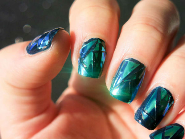 இரிடிசண்ட் கிளாஸ் நெயில் ஆர்ட்: