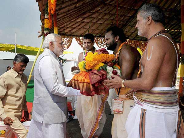 அமராவதிக்கு அடிக்கல்