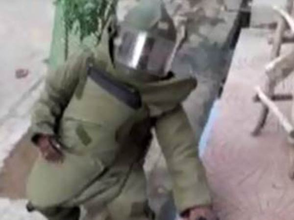 வெடிகுண்டு நிபுணர்