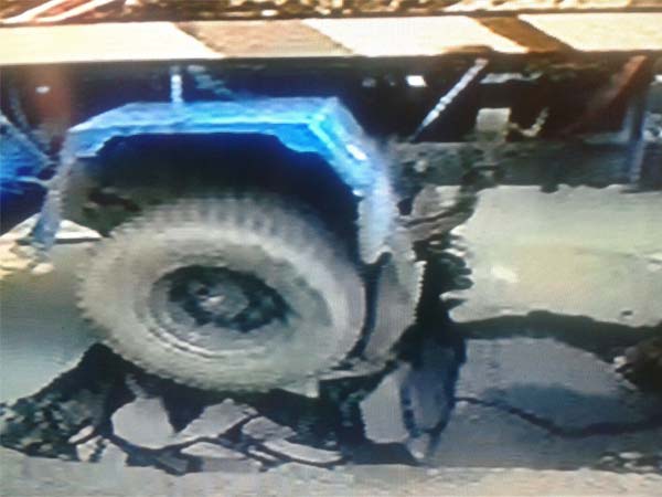 Big hole appeared in a road at Chennai