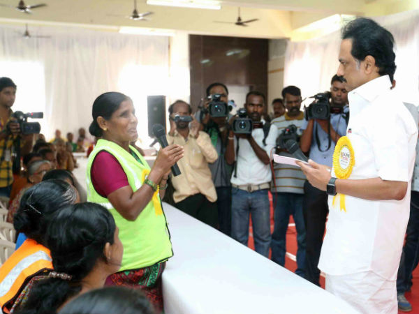 4 லட்சம் மனுக்கள்