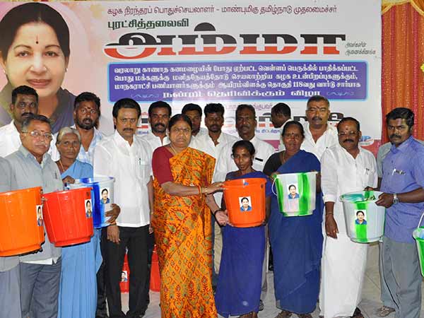  ஆர்.கே.நகரில் அமைச்சர் வளர்மதி
