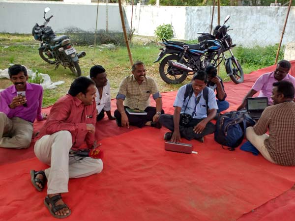 No seating arrangements made for journalists who went to cover DMDK general council No seating arrangements made for journalists who went to cover DMDK general council