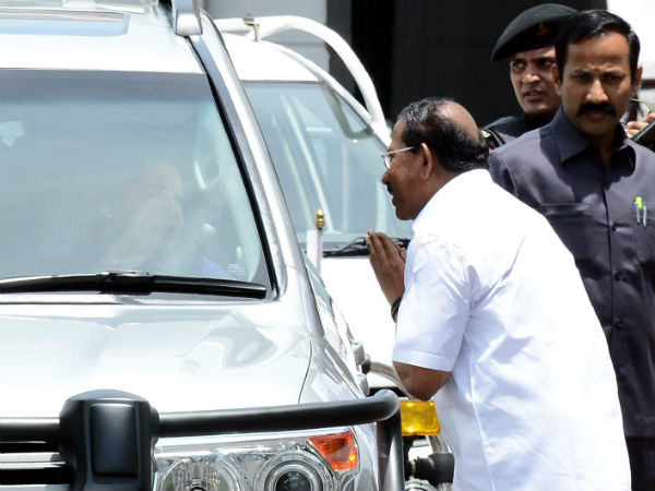 அன்புப்பார்வைக்காக காத்திருப்பு