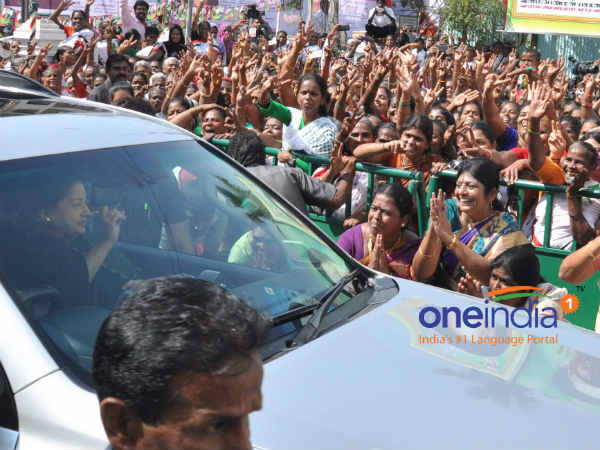 எம்.ஜி.ஆர் நினைவு தினத்தில் சந்திப்பு