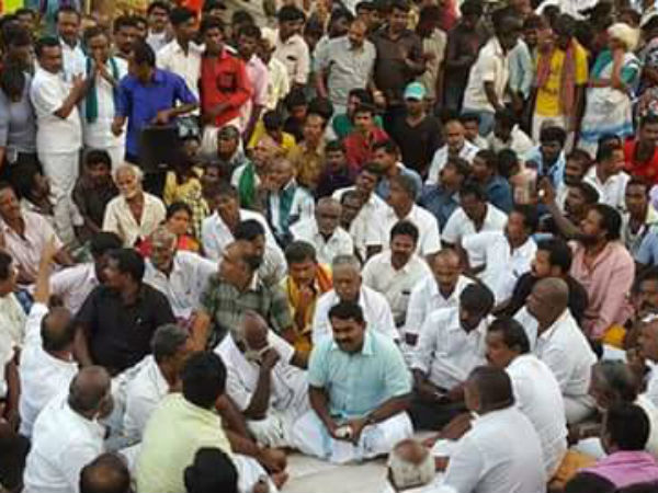 சீமான் வருகை 