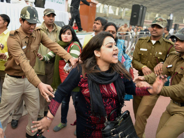 Ink attack on Kejriwal sets off political duel