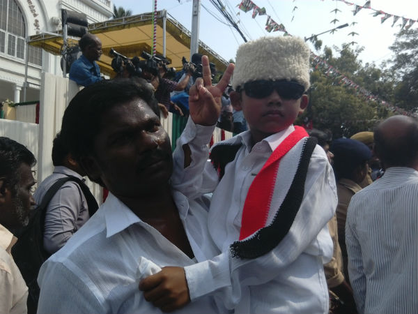 குட்டி எம்.ஜி.ஆர்