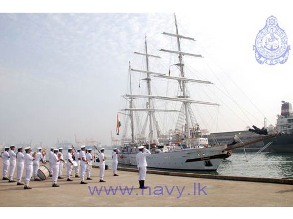 Indian naval ships arrive at Colombo