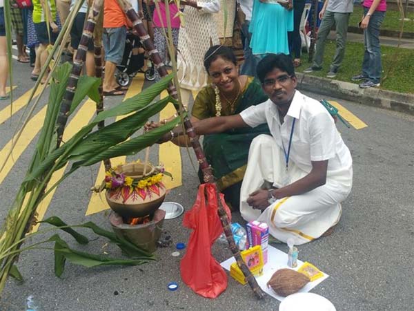 மாலை அணிவித்து வரவேற்பு: