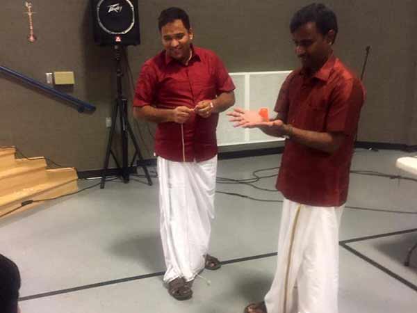 உரி அடித்த இளசுகள்