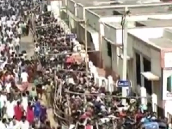 குவிந்து வரும் பக்தர்கள்: