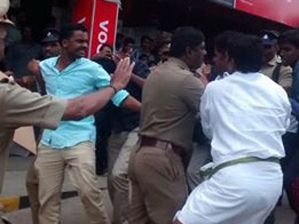 மாணவர்கள் போராட்டம்