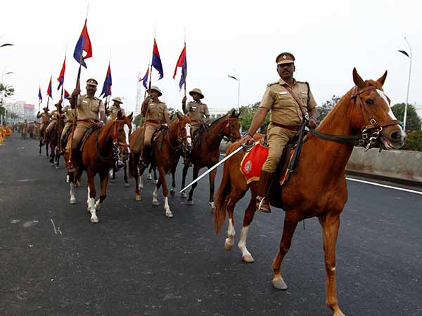 அண்ணாசதுக்கம் செல்லும் பேருந்துகள்