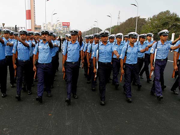 அண்ணாசாலை வழியாக...