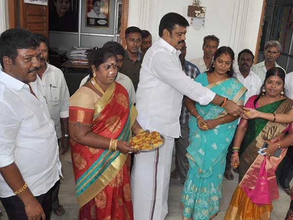 ஆத்தாடி... எத்தாத்தண்டி!