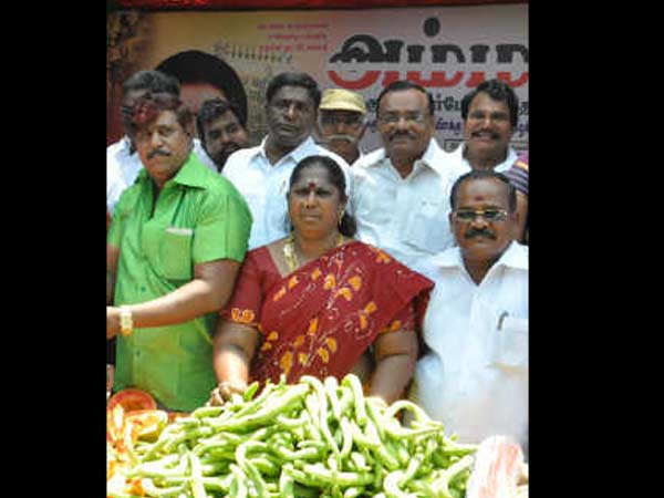 மூக்கை விட பெரிய மூக்குத்தி