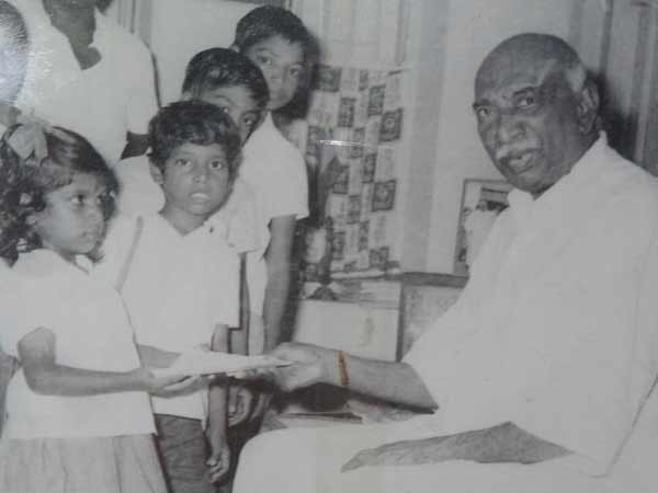 அத்தியாவசிய அரசு தேவை: