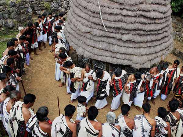 தோடர் இன மக்கள்