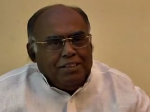 மேஜையை தட்டவேண்டும்