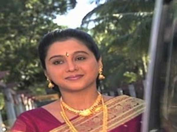 ”கோலங்கள்” அபி: