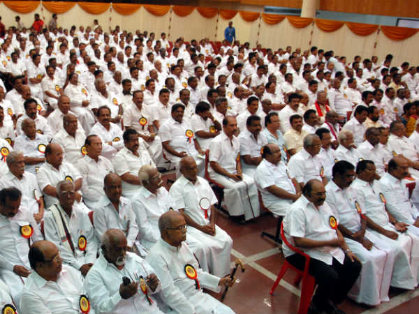 வெள்ளிக்கிழமையில் குவிந்த கூட்டம்