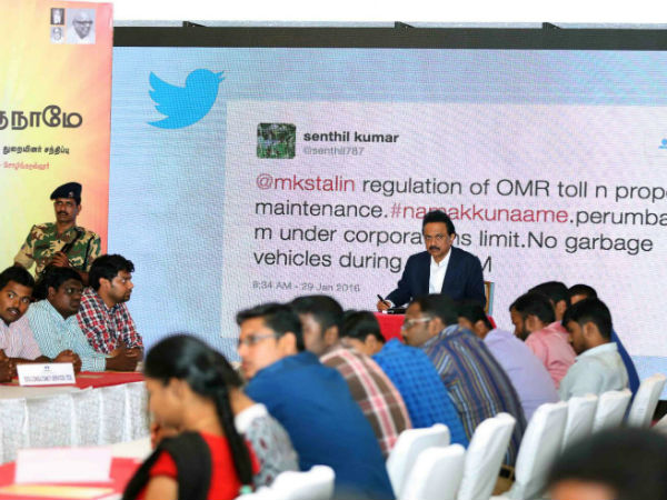 ஸ்டிக்கர் ஒட்டினார்கள்