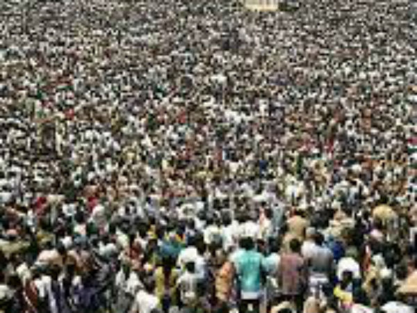 பல ஆயிரம் பேர் திரண்டனர் பல ஆயிரம் பேர் திரண்டனர்