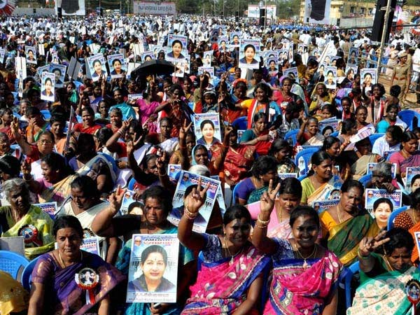 பெண்கள் மத்தியில் அதிமுக