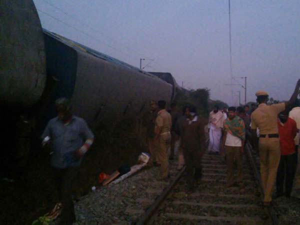 Kanyakumari - Bangalore island express derails near Jolarpet