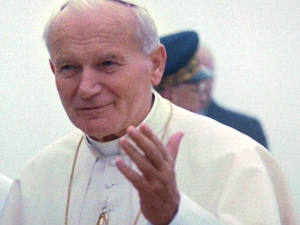 அப்போது அவரது பெயர் கரோல்