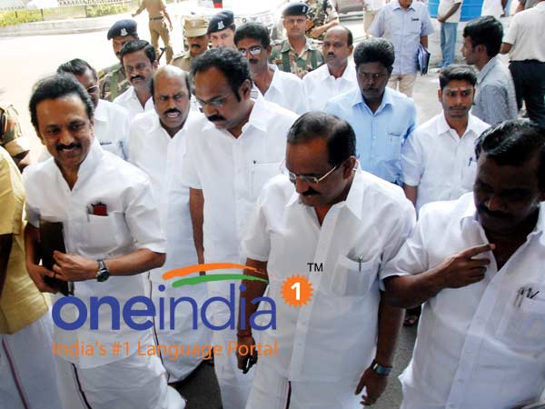 சசிகலா பற்றி பேசவா?