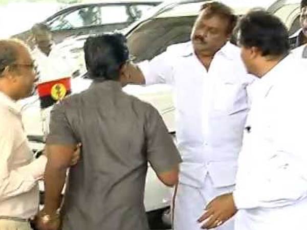 விமான நிலையத்தில் கோபம்