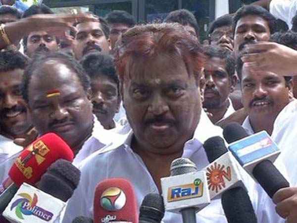 விரட்டி விரட்டித் தாக்கிய தேமுதிகவினர்