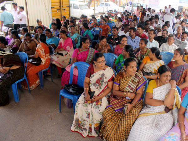 நர்ஸ்கள் போராட்டம்