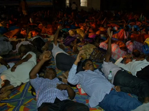 காத்திருப்பு போராட்டம்: காத்திருப்பு போராட்டம்: