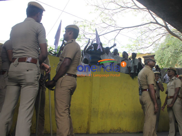 போக்குவரத்து பாதிப்பு: போக்குவரத்து பாதிப்பு: