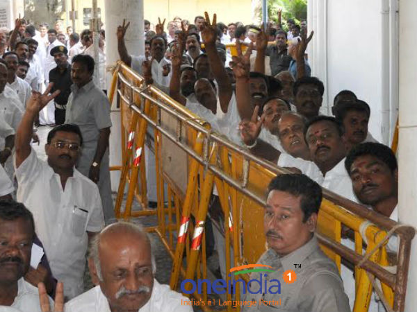 வேட்பாளர் தேர்வு