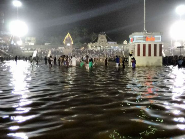 கோவில் தெப்பக்குளத்தில் நீராடலாம்
