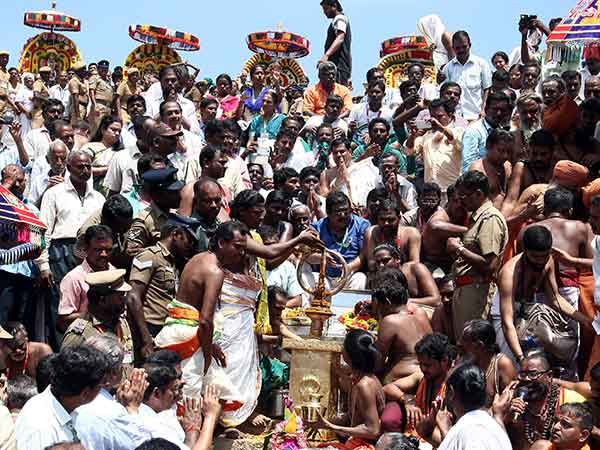 10 லட்சம் பக்தர்கள்: 