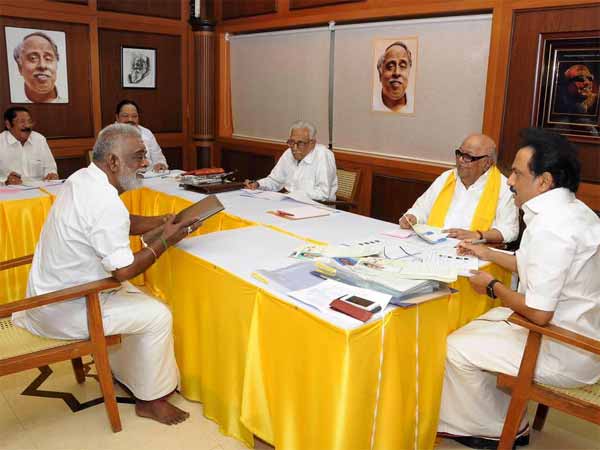 அண்ணா அறிவாலயத்தில் கருணாநிதி 