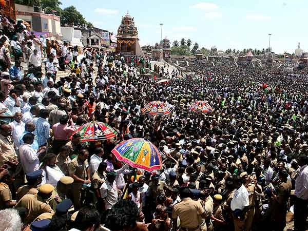 பச்சைக் கொடியை அசைத்து...