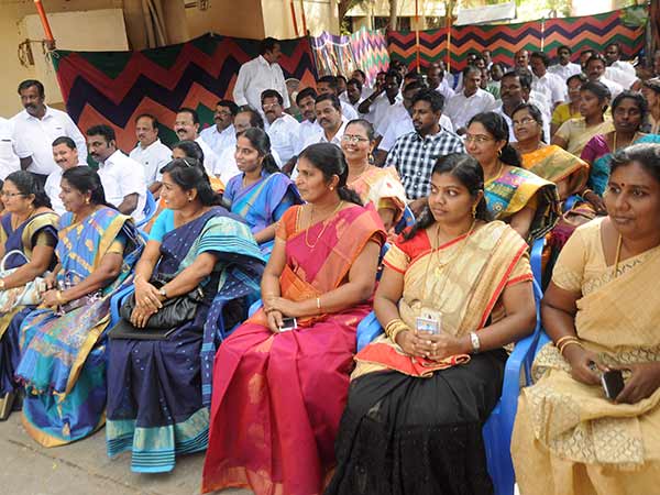 எம்.பி.ஏ பட்டதாரிகள் அதிகம் எம்.பி.ஏ பட்டதாரிகள் அதிகம்