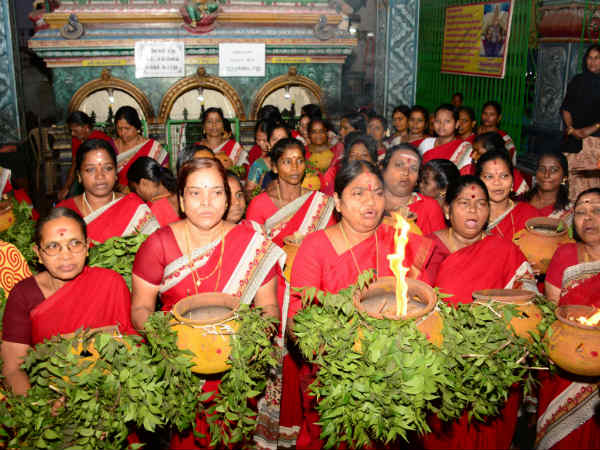ஜெ. படத்துடன் பூஜை