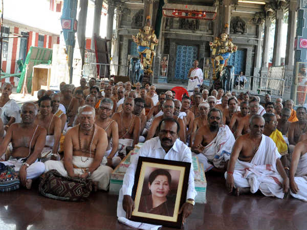  கபாலீஸ்வரர் கோவிலில் ஜெ. படத்துடன் பூஜை