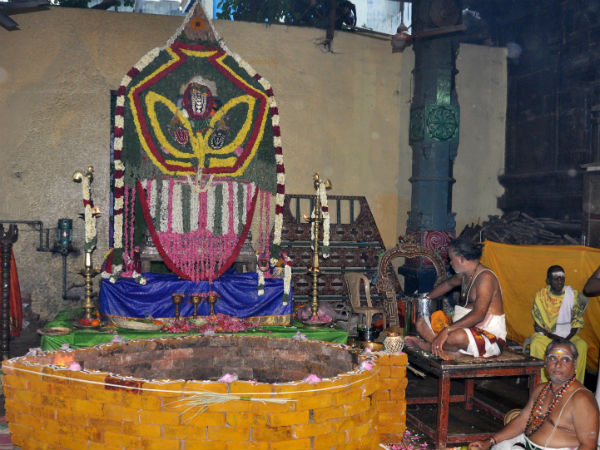 இரட்டை இலை அலங்காரம்
